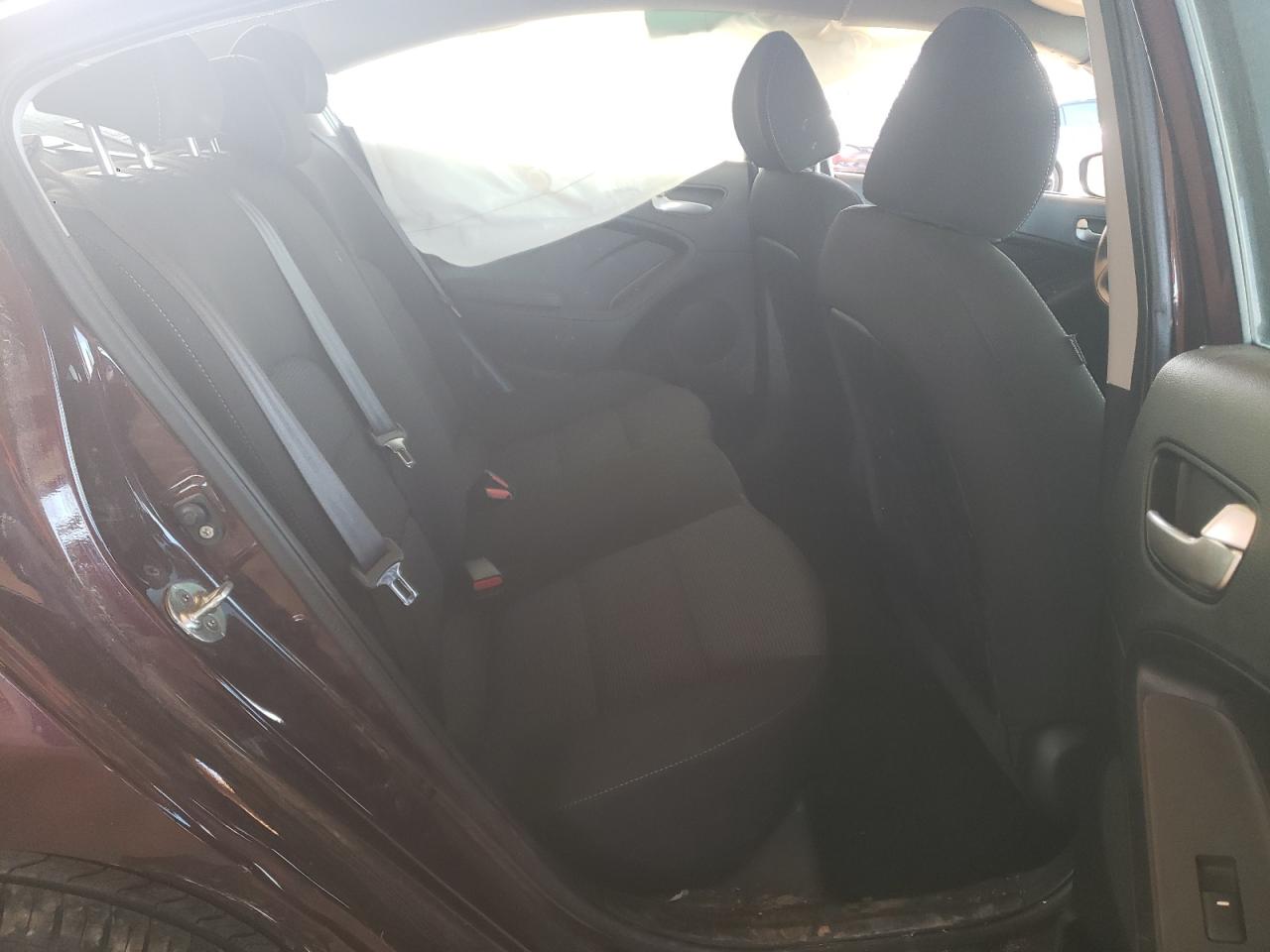 Photo 6 from auction – 2018 KIA FORTE LX with VIN 3KPFK4A74JE208446