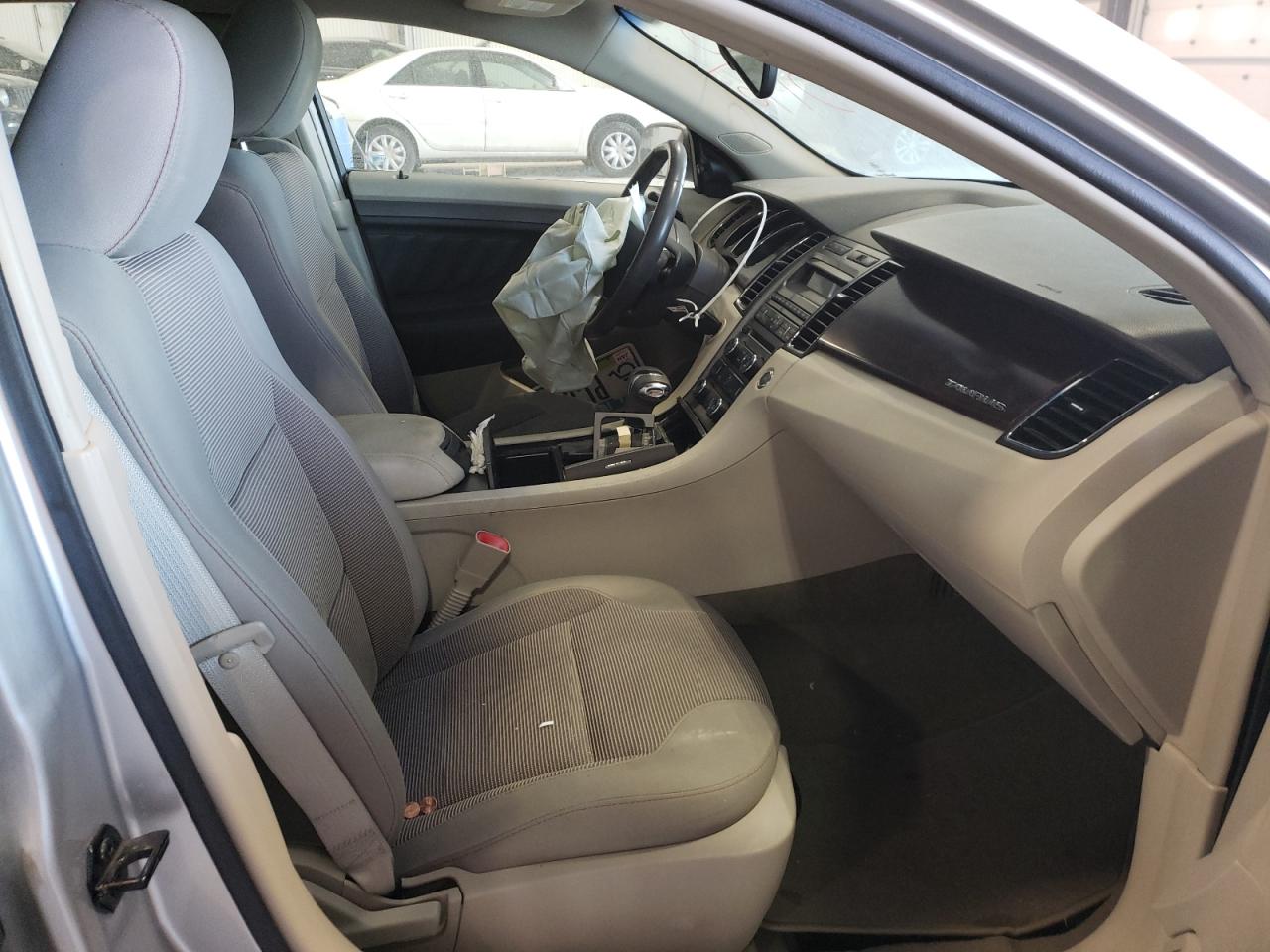 Photo 5 from auction – 2010 FORD TAURUS SEL with VIN 1FAHP2EW2AG135146