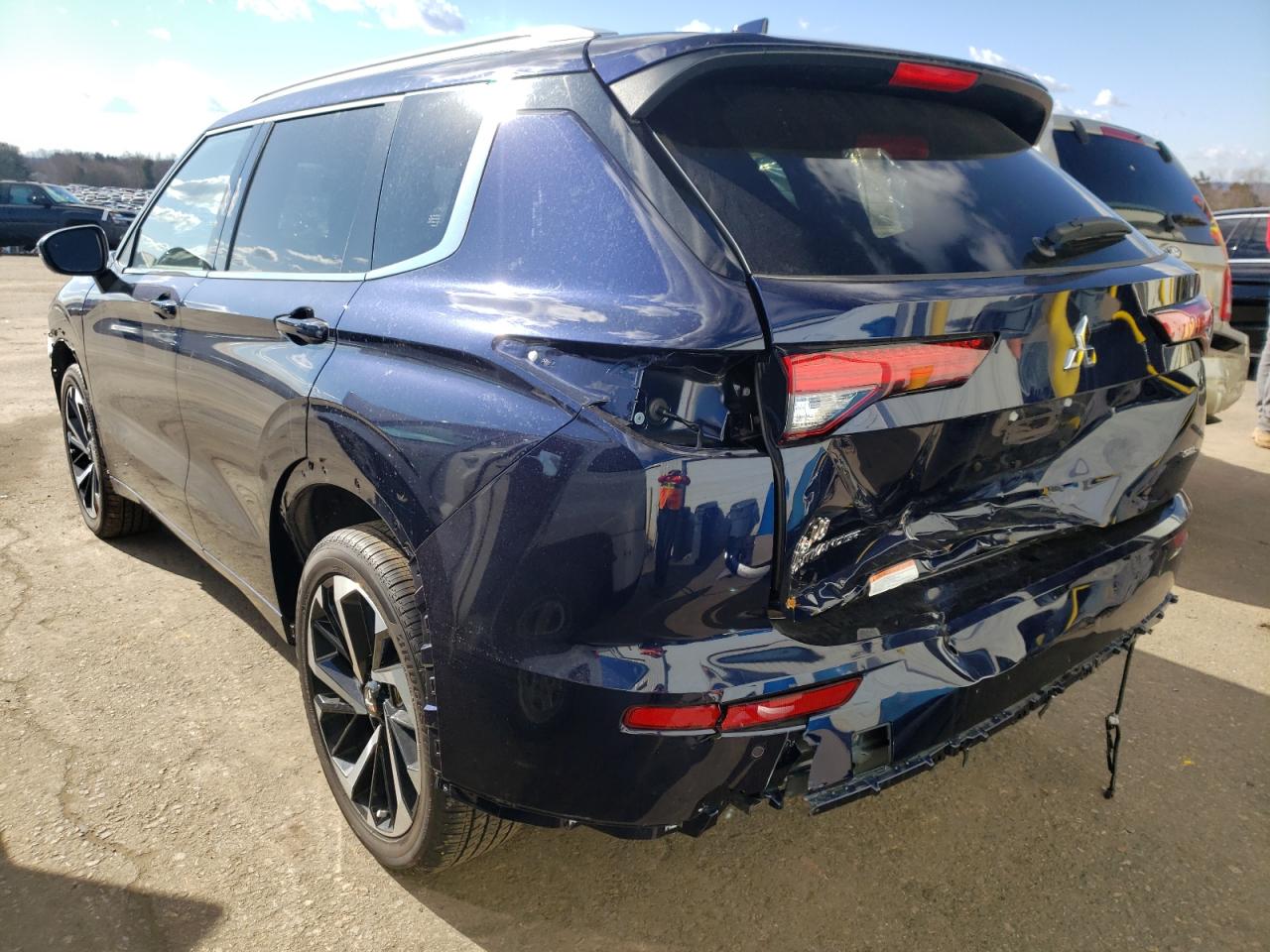 Photo 3 from auction – 2022 MITSUBISHI OUTLANDER with VIN JA4J4VA82NZ024730