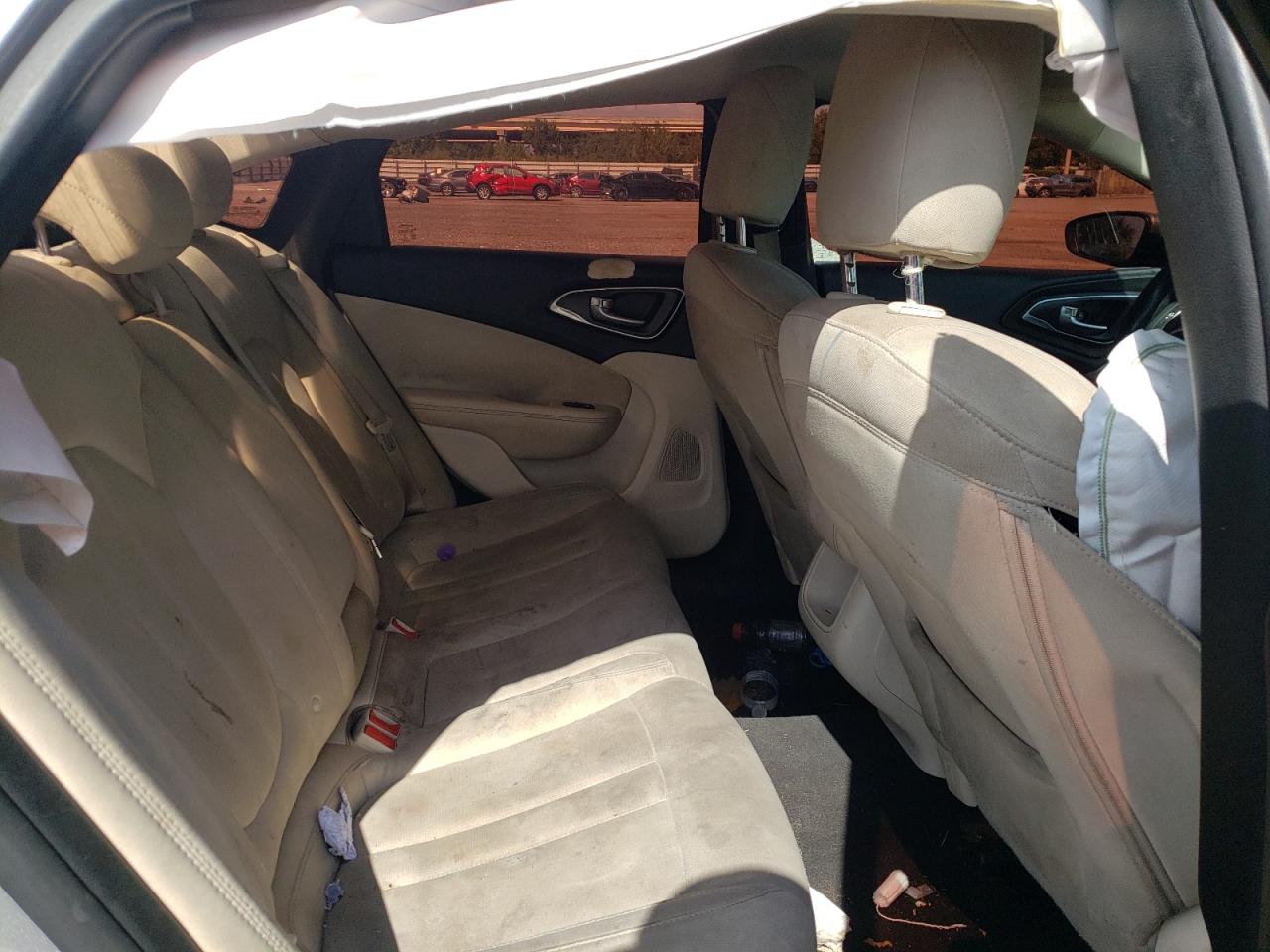 Photo 6 from auction – 2015 CHRYSLER 200 LIMITE with VIN 1C3CCCAB3FN756539