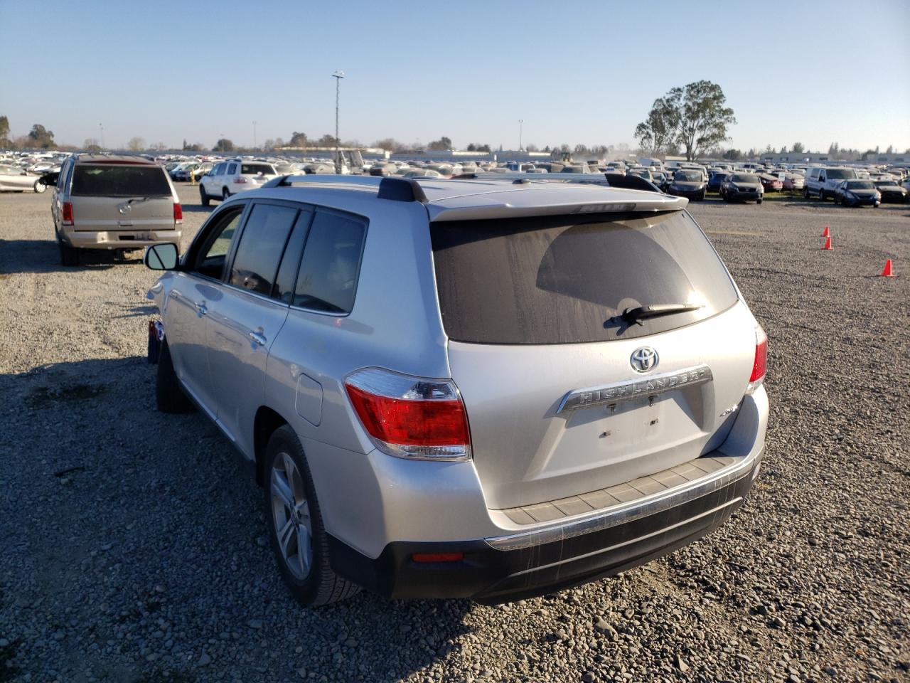 Photo 3 from auction – 2011 TOYOTA HIGHLANDER with VIN 5TDDK3EHXBS069225