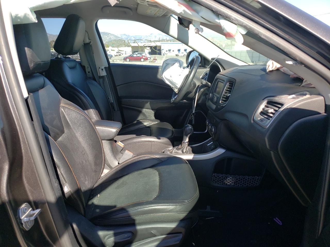 Photo 5 from auction – 2018 JEEP COMPASS LA with VIN 3C4NJCBB9JT182384