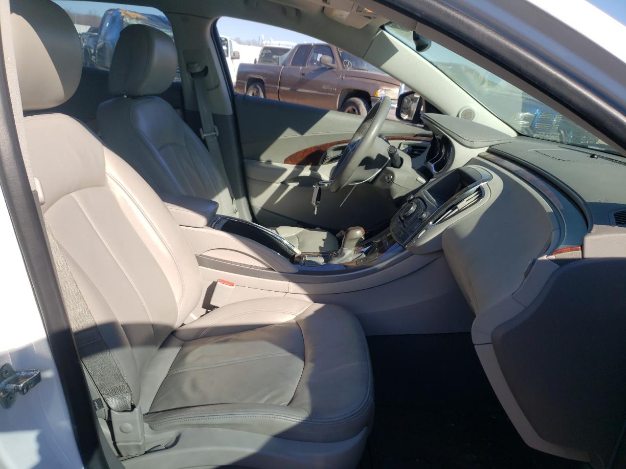 Photo 5 from auction – 2011 BUICK LACROSSE C with VIN 1G4GC5ED1BF334340
