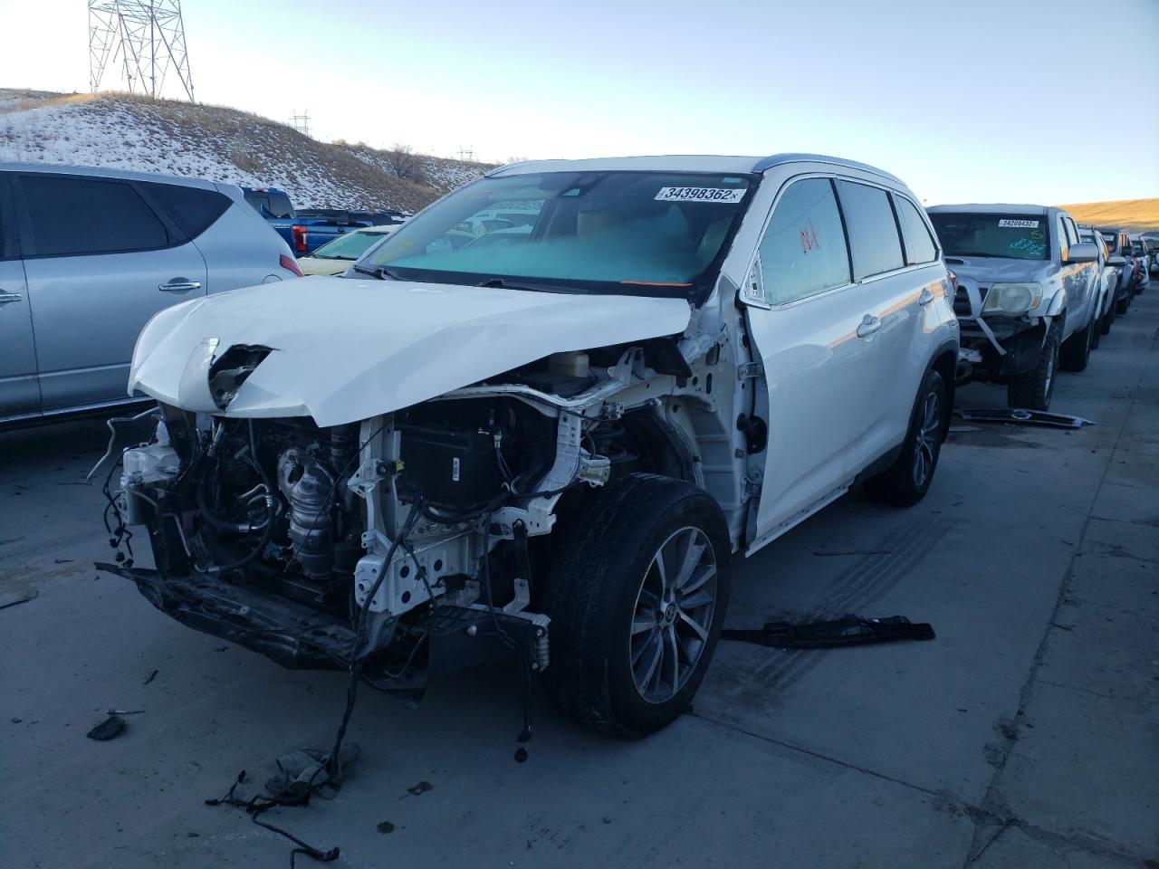 Photo 2 from auction – 2019 TOYOTA HIGHLANDER with VIN 5TDJZRFHXKS627199