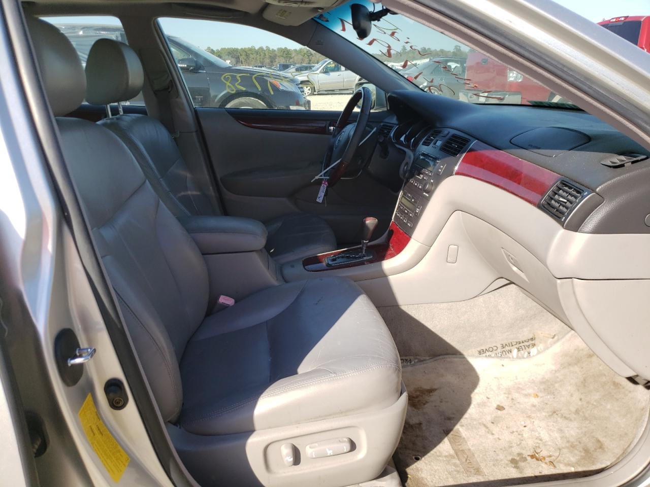 Photo 5 from auction – 2004 LEXUS ES 330 with VIN JTHBA30G740008511