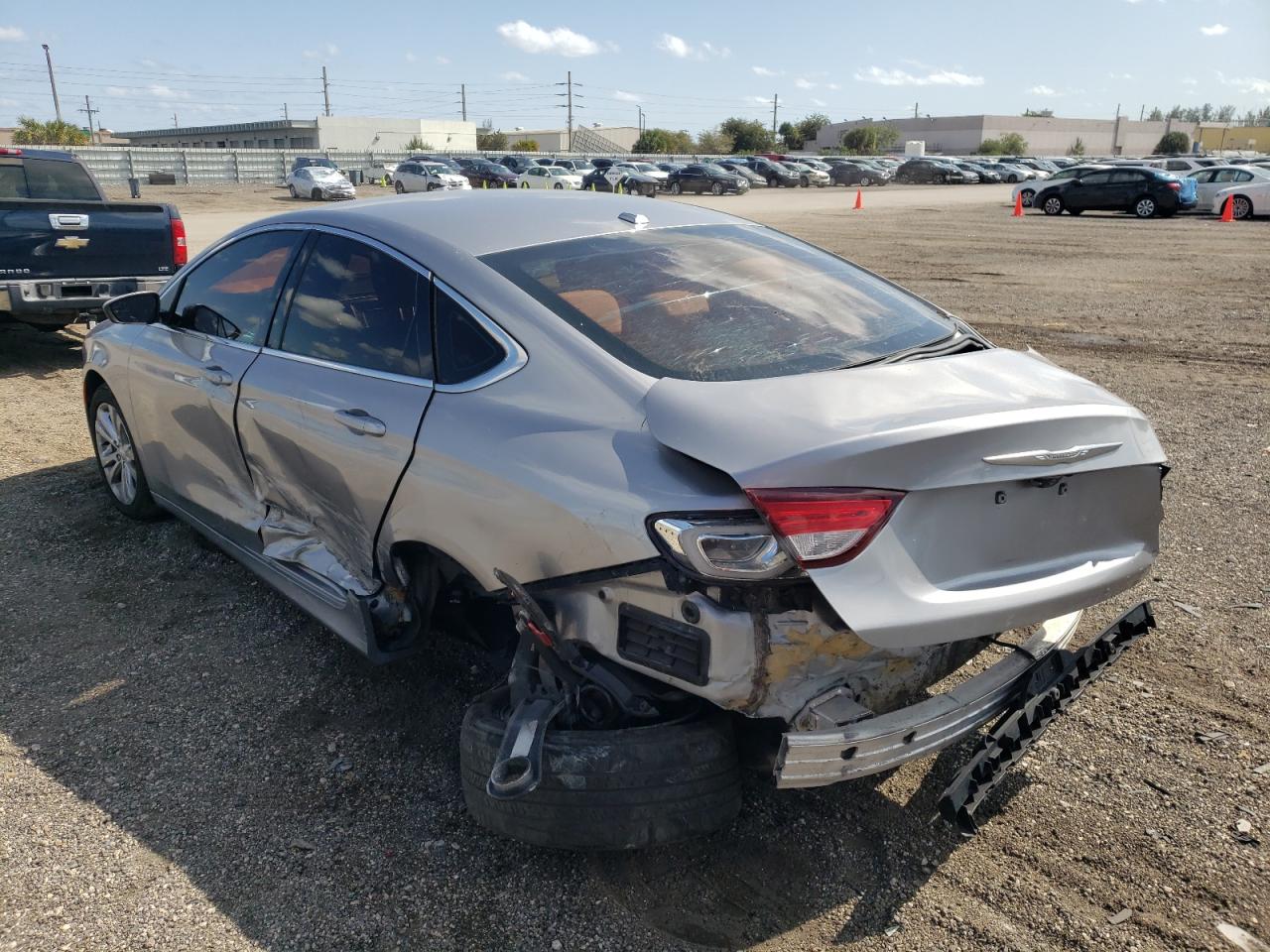 Photo 3 from auction – 2015 CHRYSLER 200 LIMITE with VIN 1C3CCCAB3FN756539
