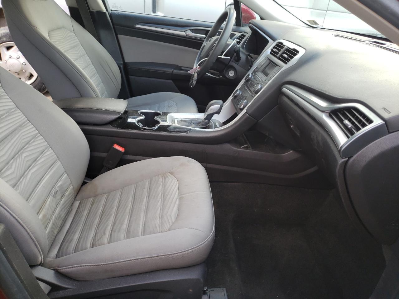 Photo 5 from auction – 2016 FORD FUSION S with VIN 3FA6P0G76GR121673