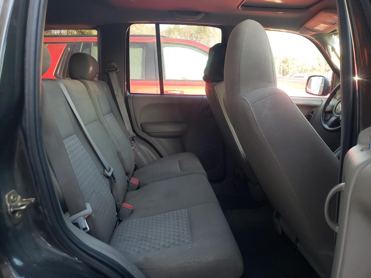 Photo 6 from auction – 2005 JEEP LIBERTY SP with VIN 1J4GL48K25W552679