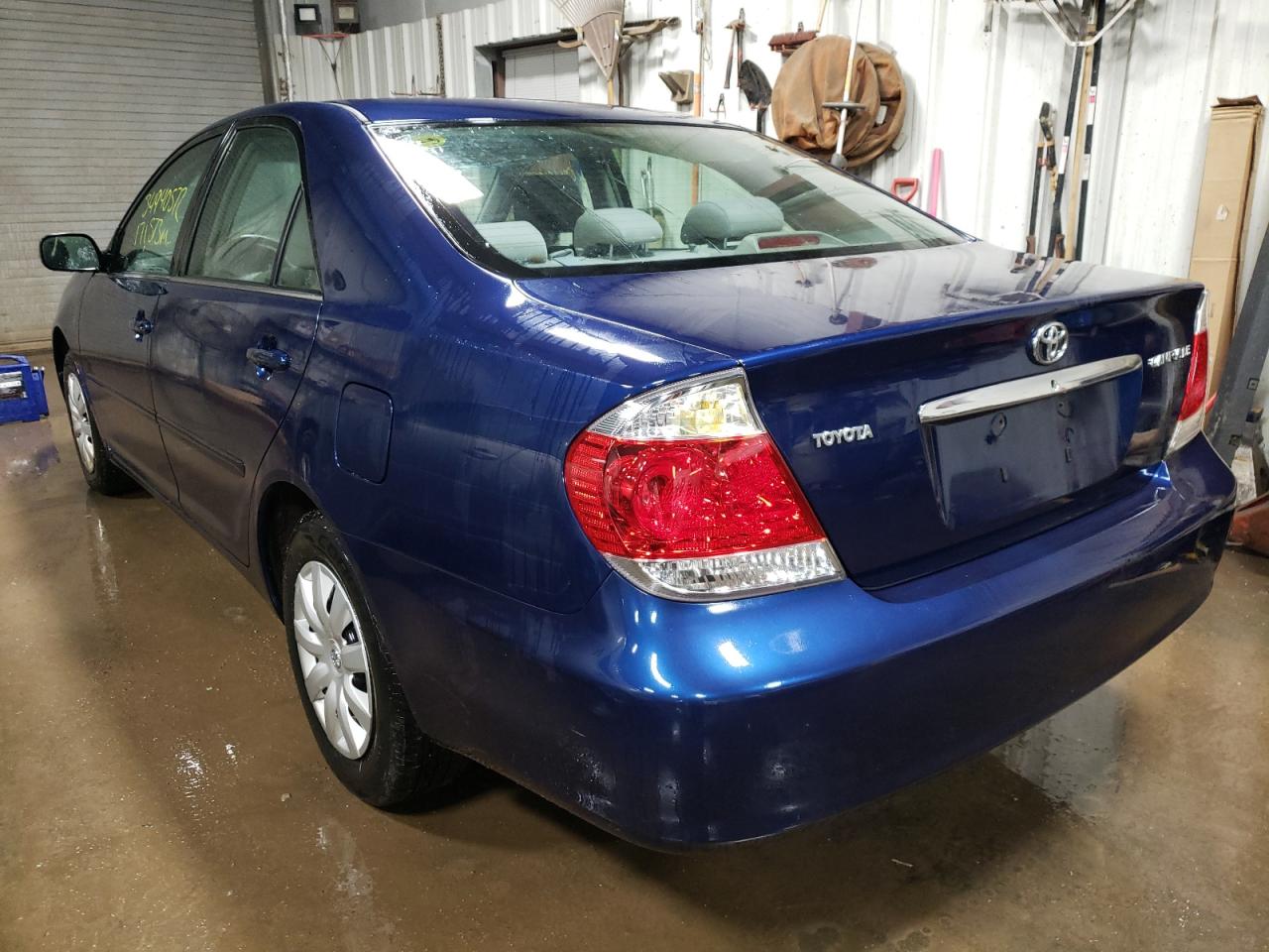 Photo 3 from auction – 2005 TOYOTA CAMRY LE with VIN 4T1BE32K95U425934