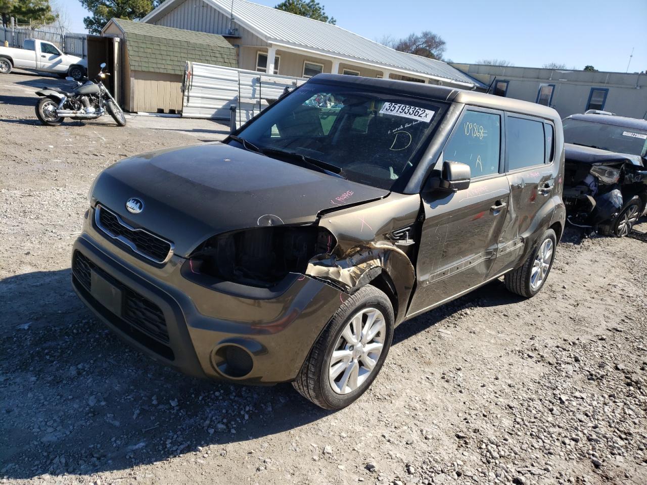 Photo 2 from auction – 2013 KIA SOUL with VIN KNDJT2A50D7568764