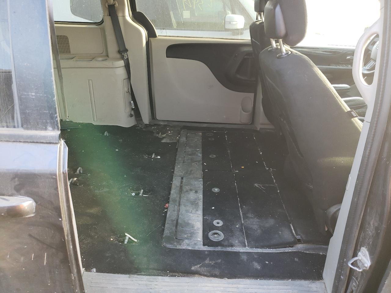 Photo 6 from auction – 2015 DODGE GRAND CARA with VIN 2C4RDGCG5FR526944
