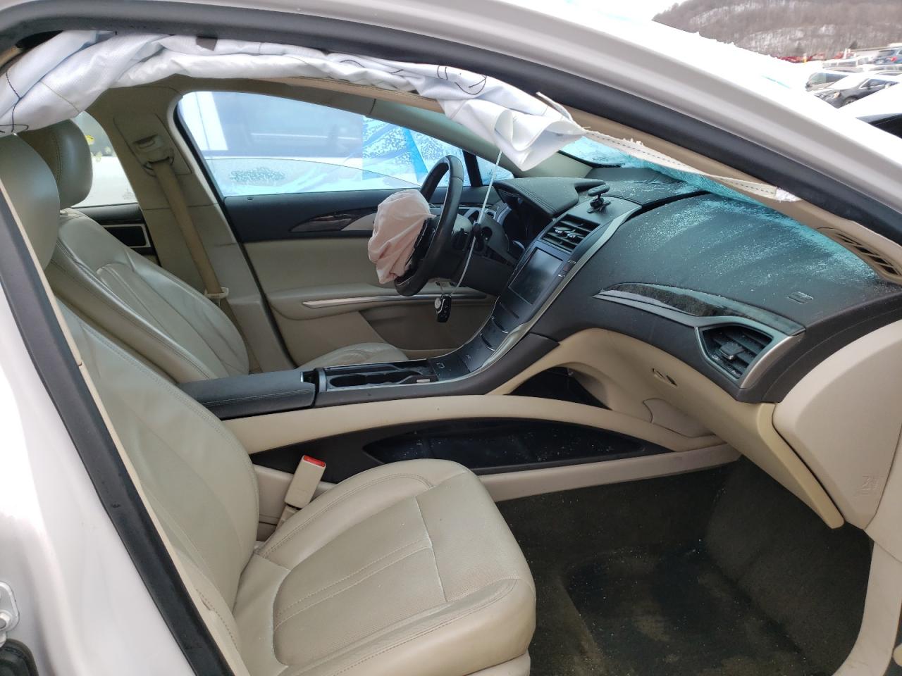 Photo 5 from auction – 2016 LINCOLN MKZ with VIN 3LN6L2J93GR606151