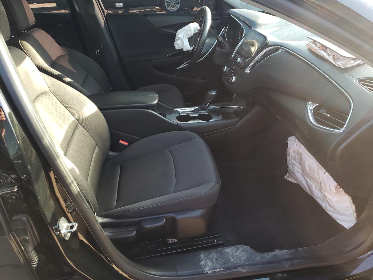 Photo 5 from auction – 2017 CHEVROLET MALIBU LT with VIN 1G1ZE5ST0HF156148