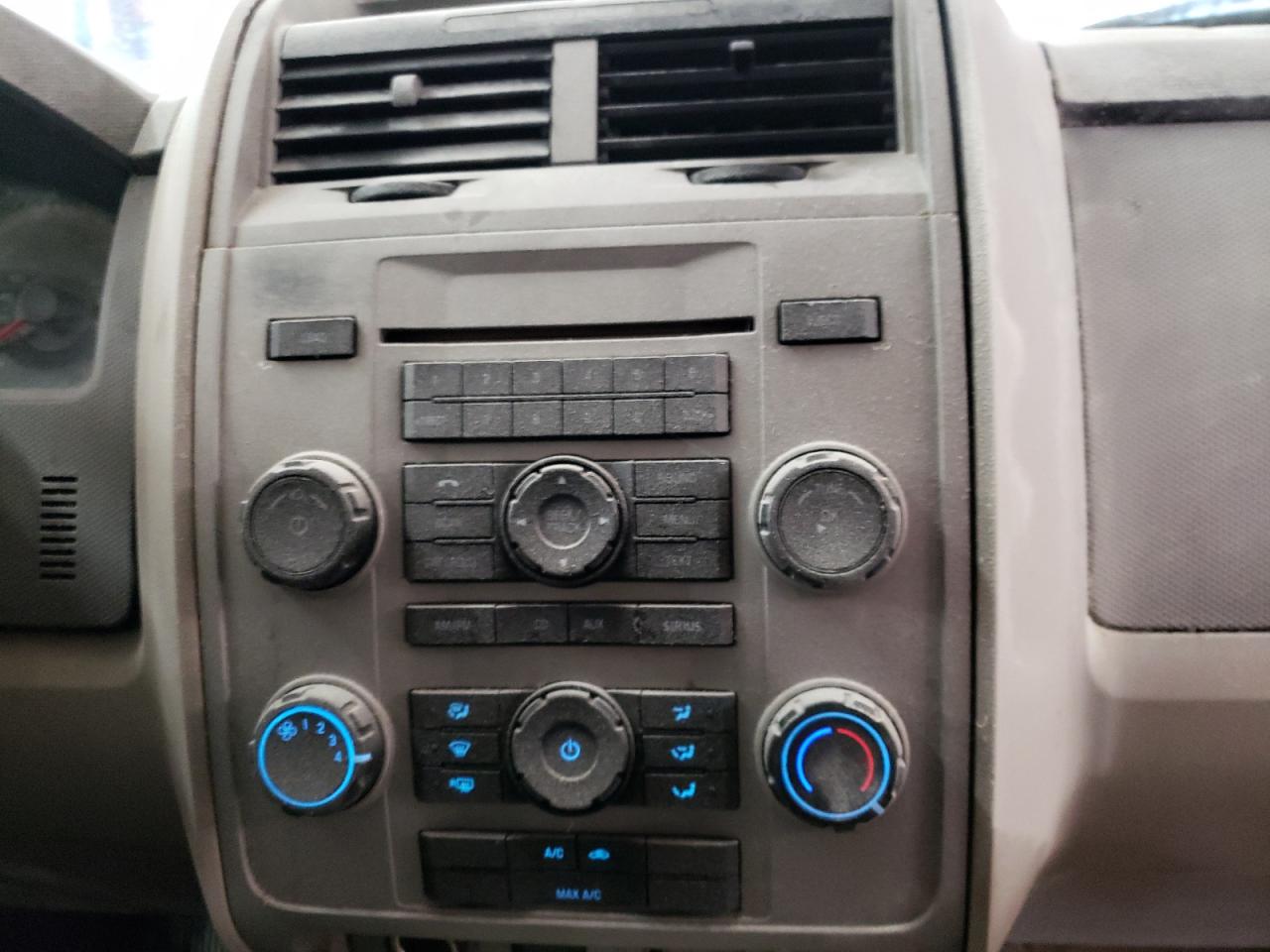 Фото 9 с аукциона – 2010 FORD ESCAPE XLT с VIN 1FMCU0D78AKB09901