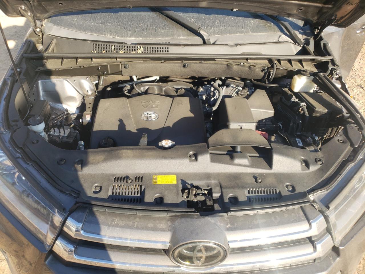 Photo 7 from auction – 2017 TOYOTA HIGHLANDER with VIN 5TDYZRFH7HS234607