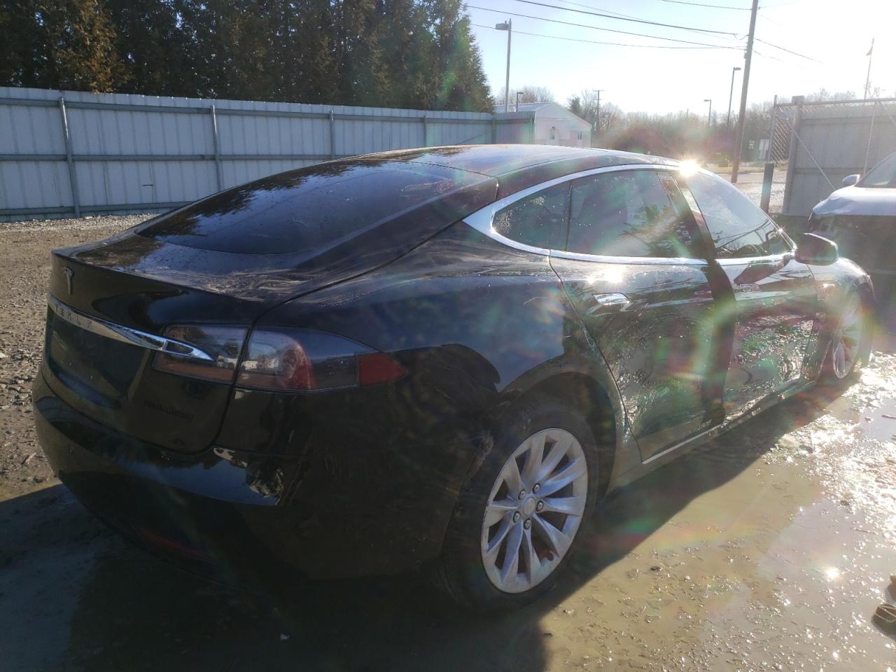 Photo 4 from auction – 2017 TESLA MODEL S with VIN 5YJSA1E29HF198614