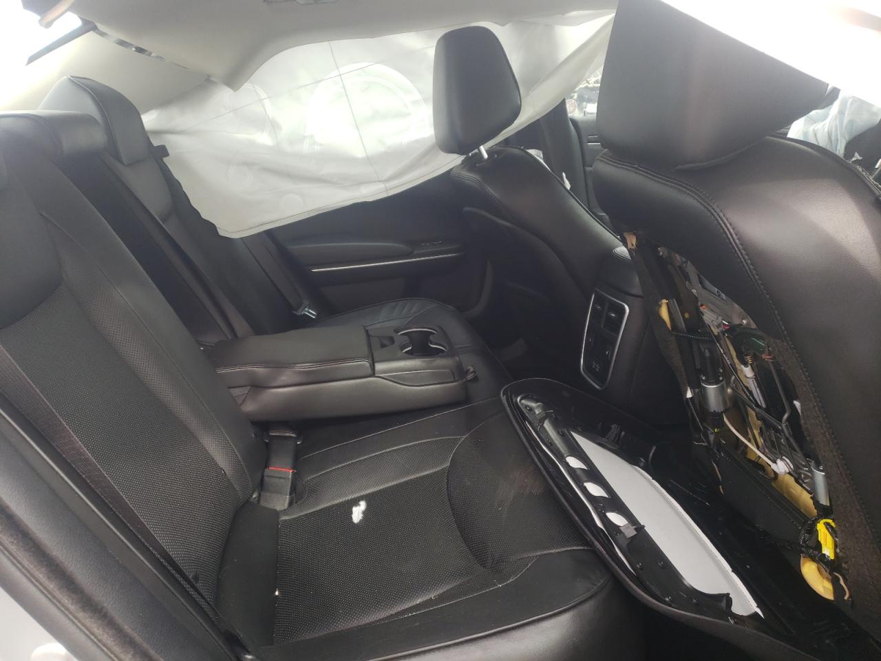 Photo 6 from auction – 2020 CHRYSLER 300 LIMITE with VIN 2C3CCAKG6LH131684
