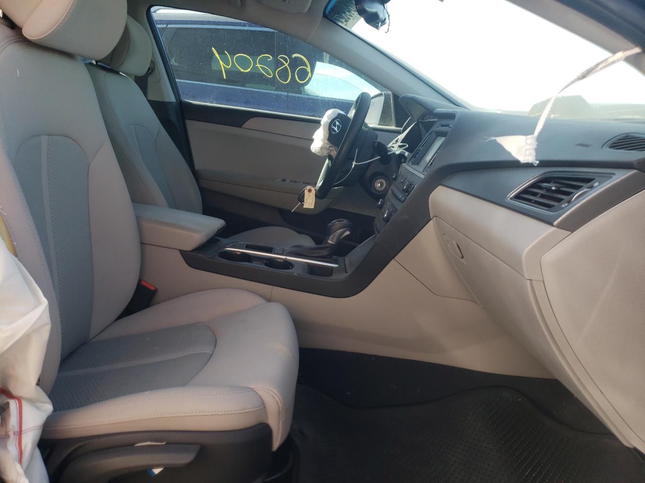 Photo 5 from auction – 2017 HYUNDAI SONATA SE with VIN 5NPE24AF5HH462403