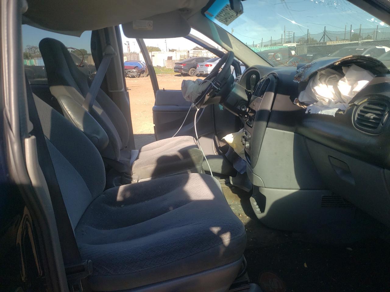 Photo 5 from auction – 2005 DODGE GRAND CARA with VIN 1D4GP24R85B169941