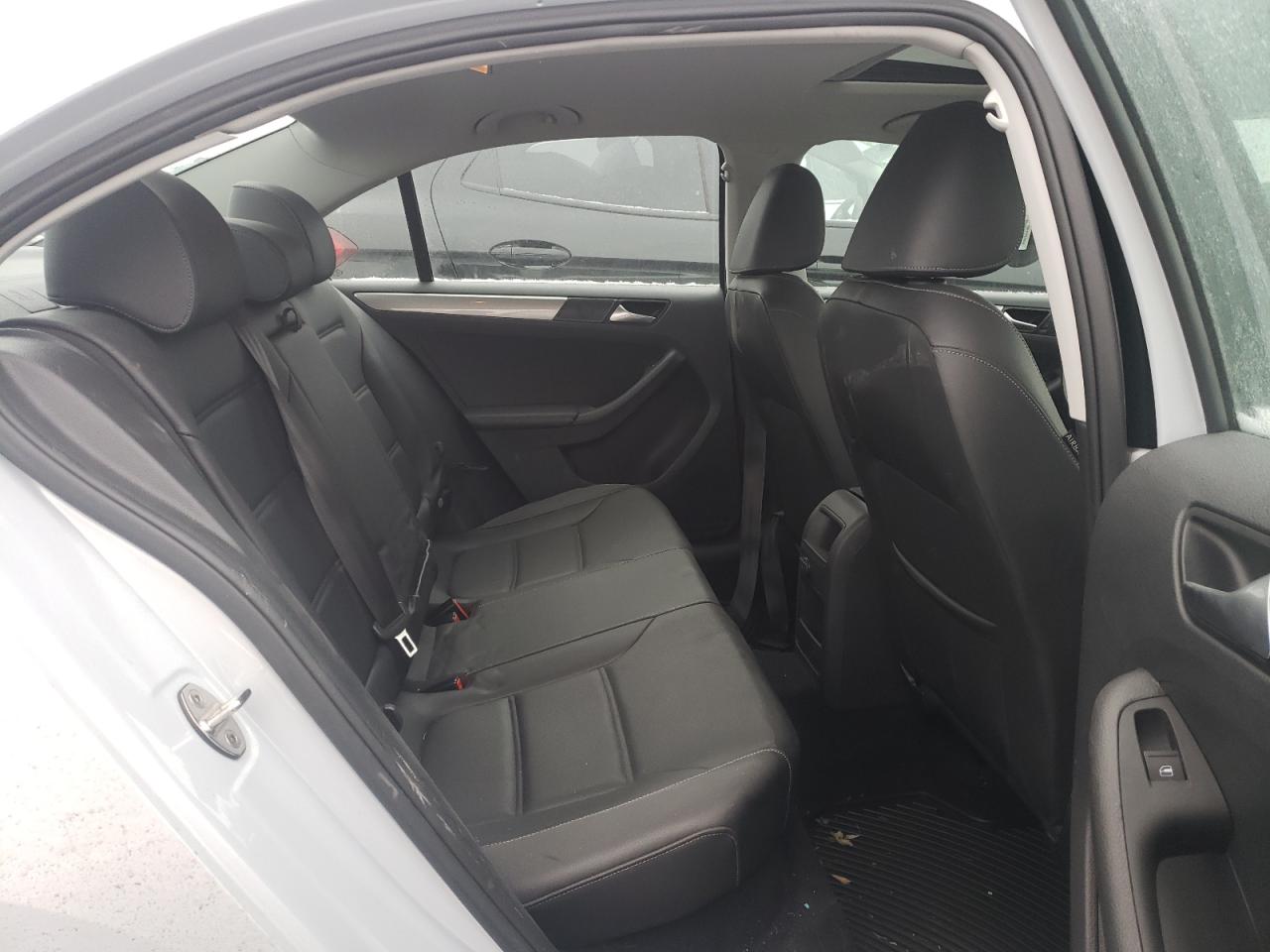 Photo 6 from auction – 2018 VOLKSWAGEN JETTA SE with VIN 3VWDB7AJ5JM259946