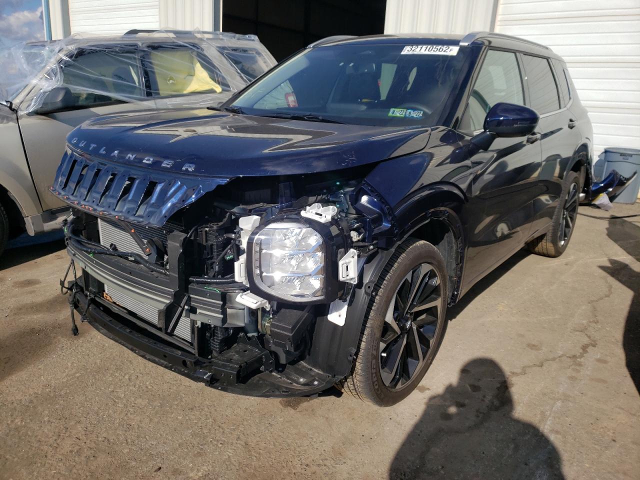 Photo 2 from auction – 2022 MITSUBISHI OUTLANDER with VIN JA4J4VA82NZ024730