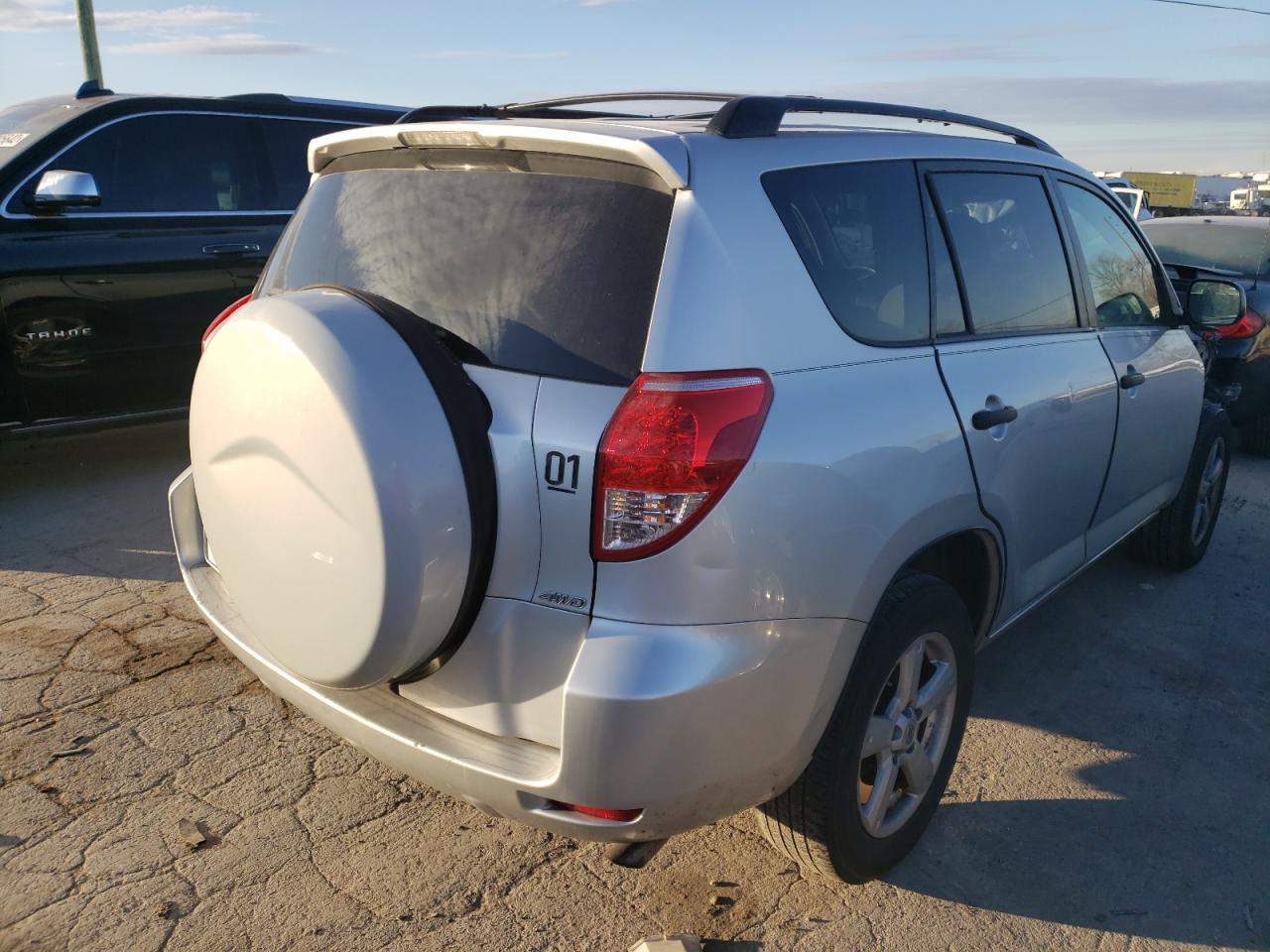 Photo 4 from auction – 2007 TOYOTA RAV4 with VIN JTMBD33V875066153