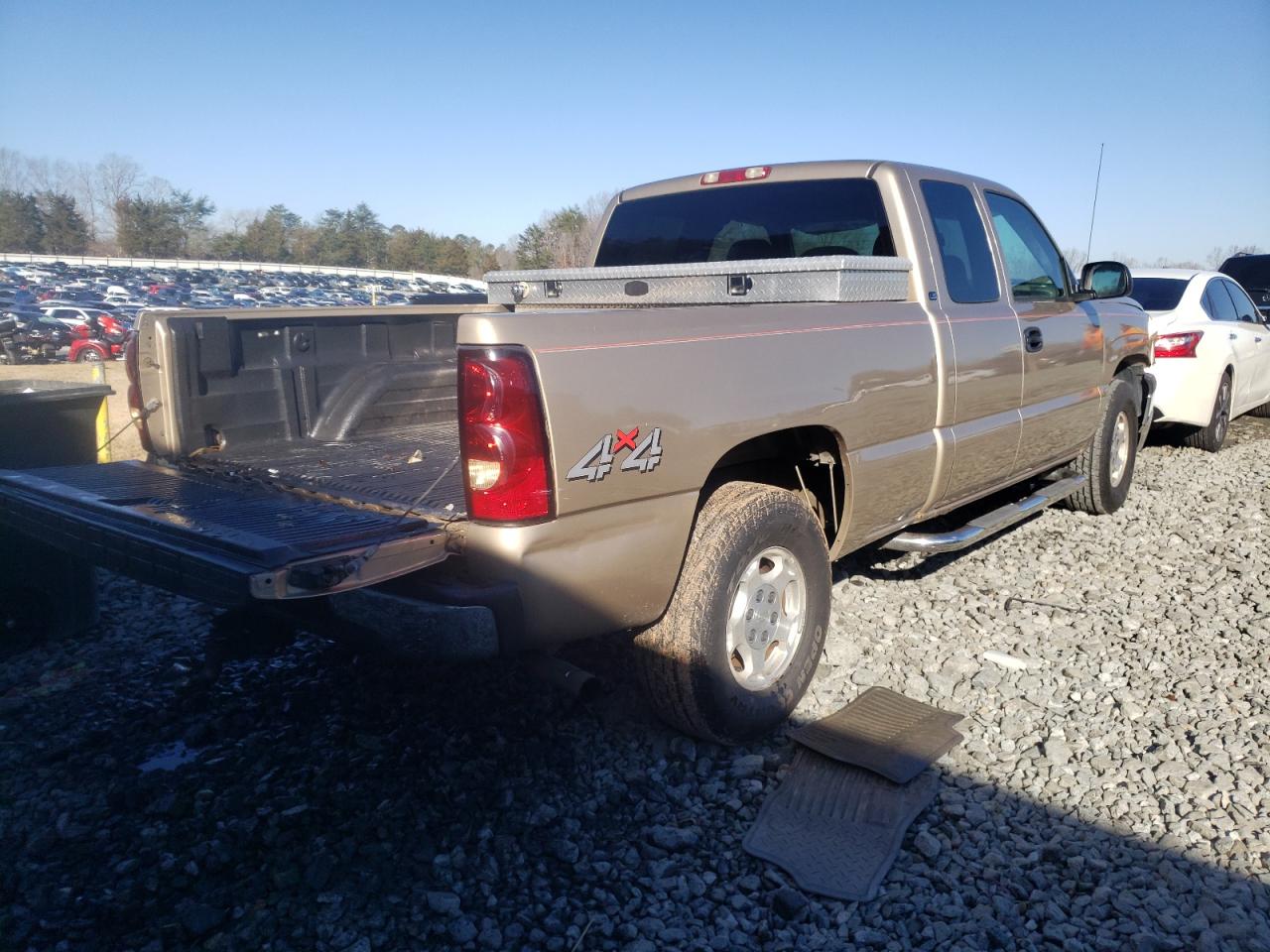 Photo 4 from auction – 2004 CHEVROLET SILVERADO with VIN 2GCEK19T941182505