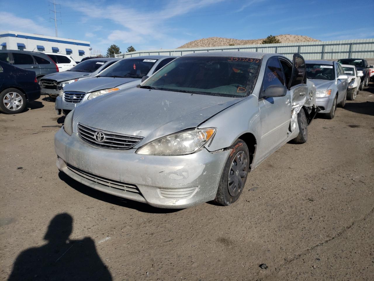 Photo 2 from auction – 2005 TOYOTA CAMRY LE with VIN 4T1BE32K55U540126
