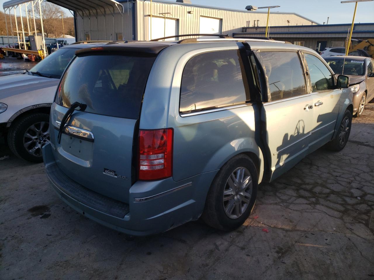 Photo 4 from auction – 2008 CHRYSLER TOWN & COU with VIN 2A8HR64X38R614456
