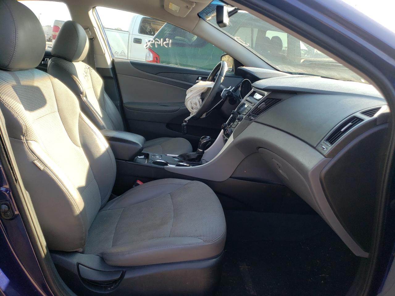 Photo 5 from auction – 2013 HYUNDAI SONATA SE with VIN 5NPEC4AC2DH765796