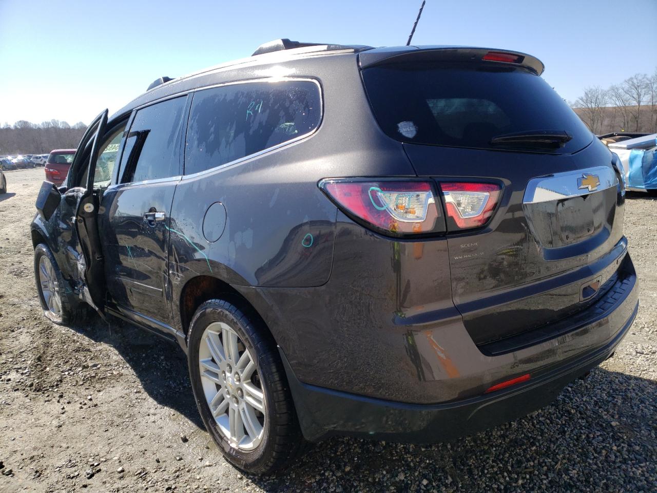 Photo 3 from auction – 2015 CHEVROLET TRAVERSE L with VIN 1GNKRGKD3FJ378752