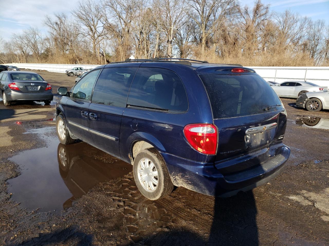 Photo 3 from auction – 2005 CHRYSLER TOWN & COU with VIN 2C4GP54L65R460112