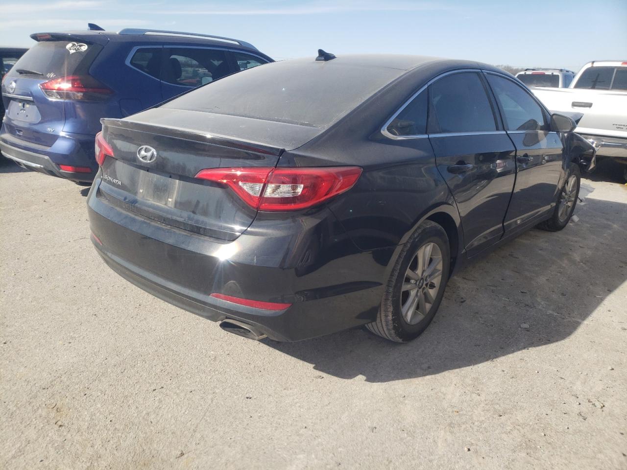 Photo 4 from auction – 2017 HYUNDAI SONATA SE with VIN 5NPE24AF5HH462403