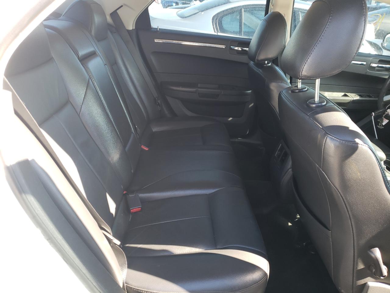 Photo 6 from auction – 2010 CHRYSLER 300 TOURIN with VIN 2C3CA5CV3AH319330