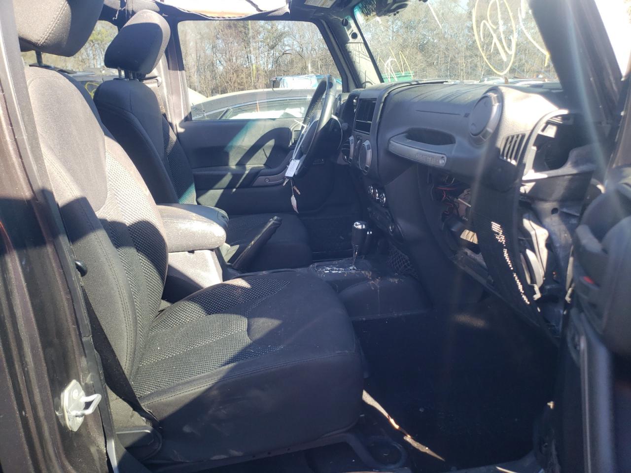 Photo 5 from auction – 2016 JEEP WRANGLER U with VIN 1C4BJWDG4GL176395