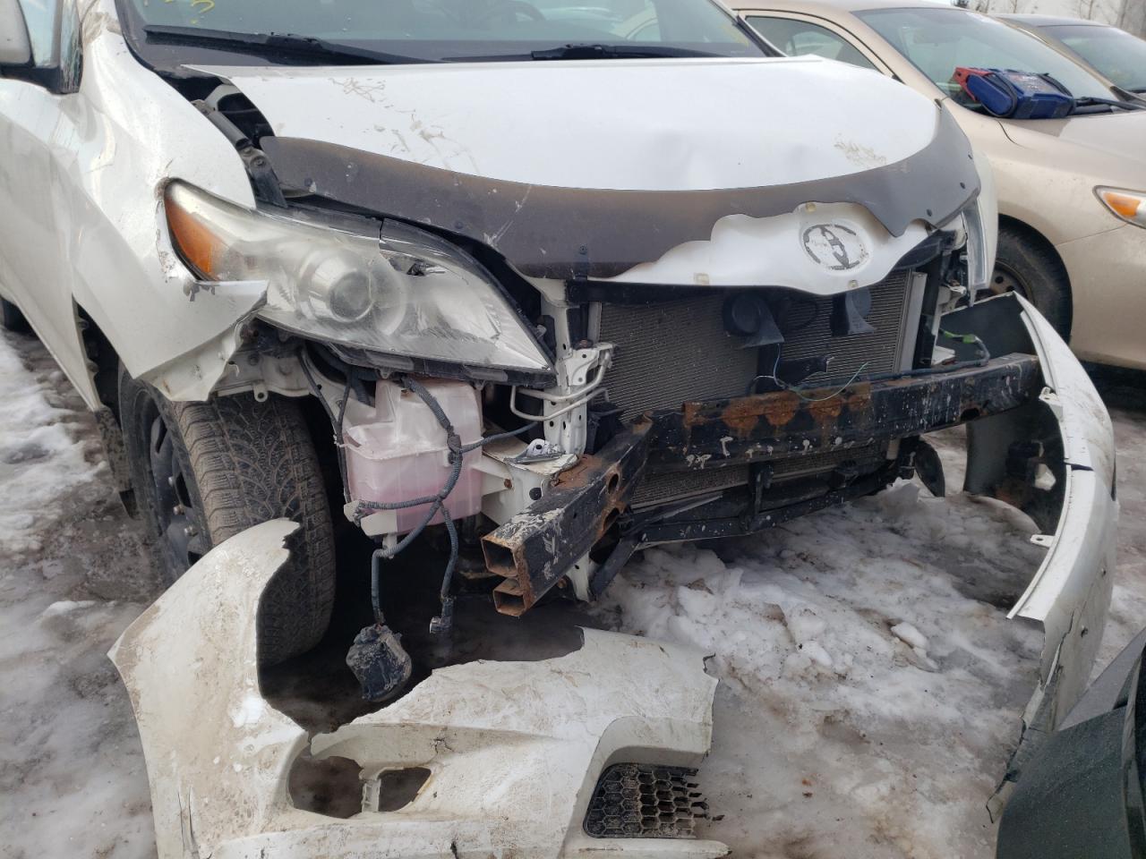 Photo 9 from auction – 2011 TOYOTA SIENNA XLE with VIN 5TDDK3DC2BS015178