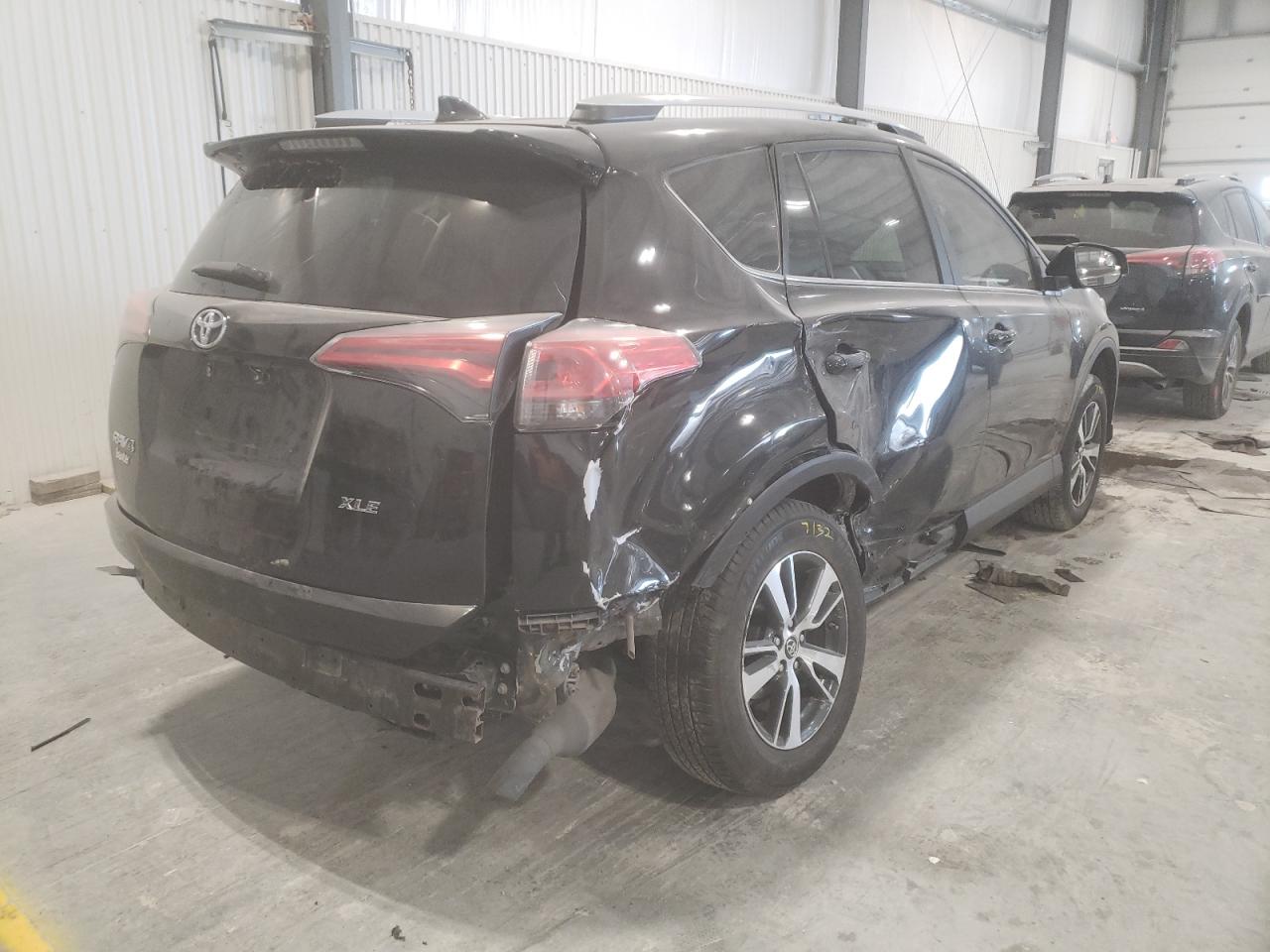 Photo 4 from auction – 2016 TOYOTA RAV4 XLE with VIN 2T3WFREV8GW307598