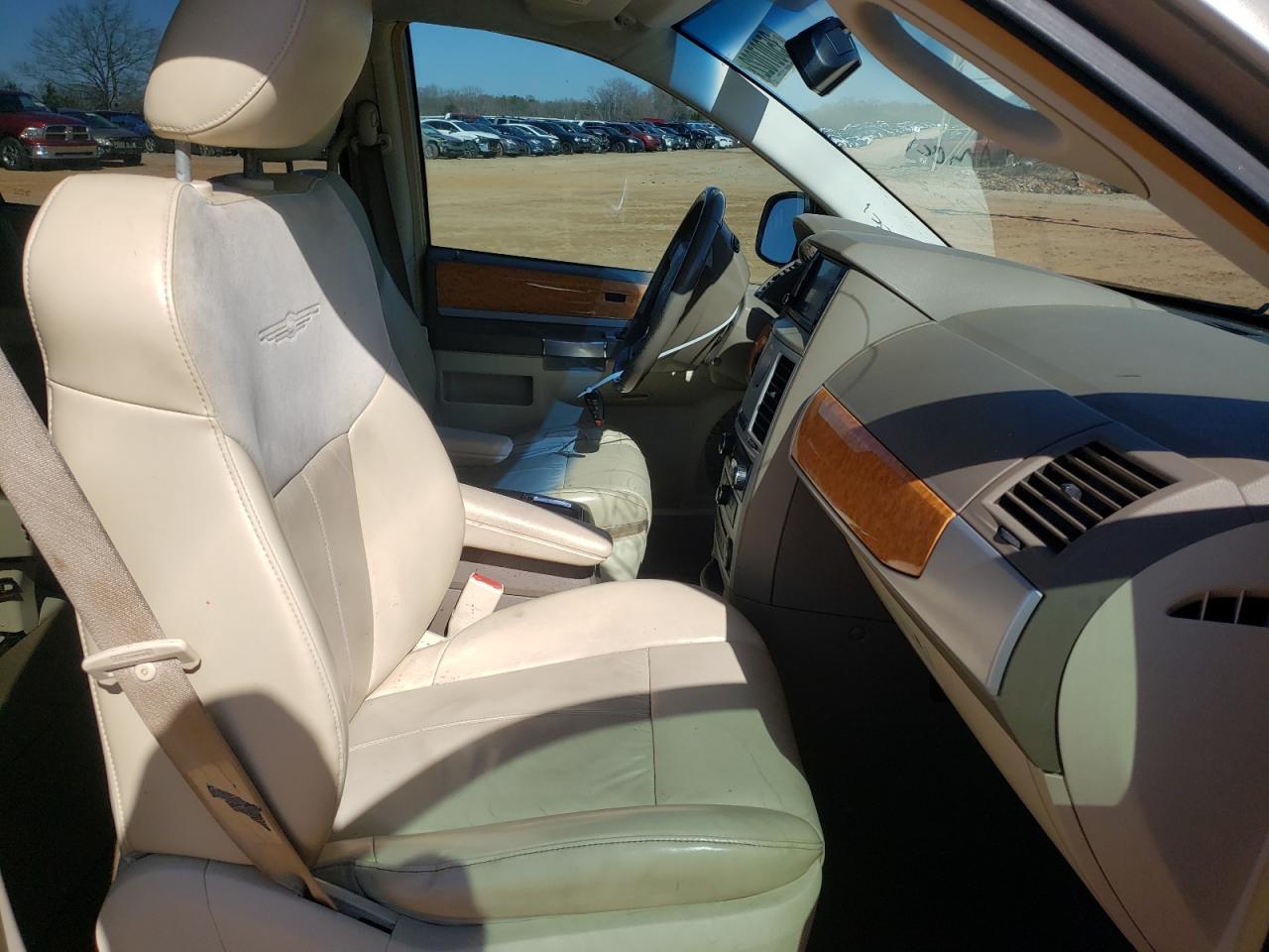 Photo 5 from auction – 2008 CHRYSLER TOWN & COU with VIN 2A8HR64X28R648467