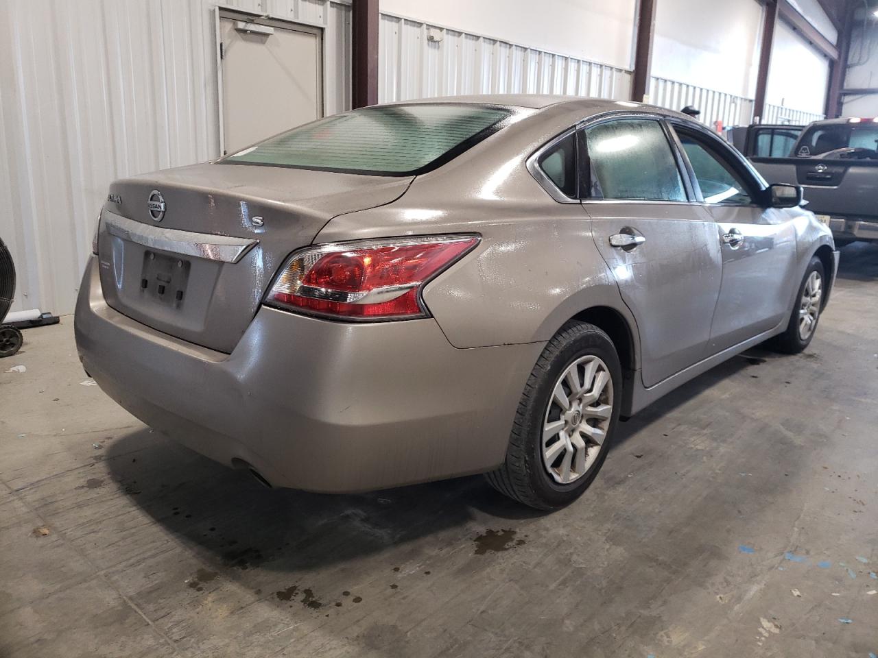 Photo 4 from auction – 2015 NISSAN ALTIMA 2.5 with VIN 1N4AL3AP1FN301631