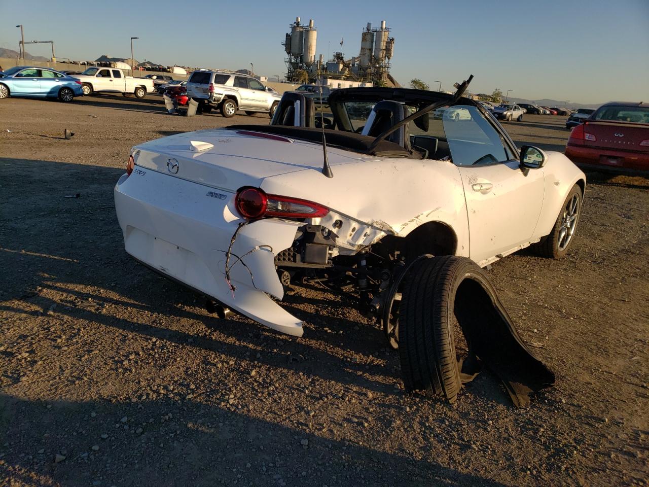 Photo 4 from auction – 2016 MAZDA MX-5 MIATA with VIN JM1NDAD73G0102717