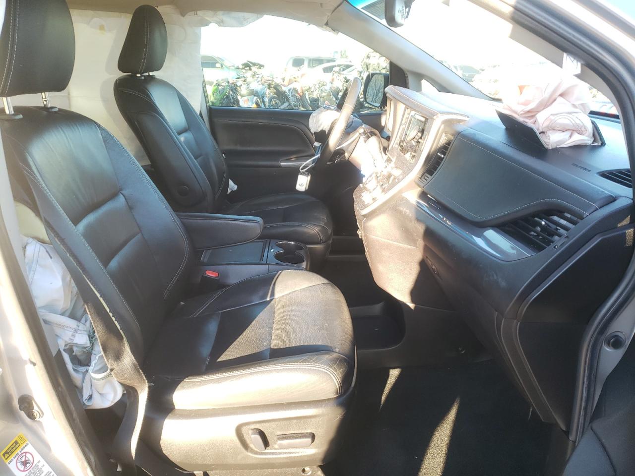 Photo 5 from auction – 2015 TOYOTA SIENNA SPO with VIN 5TDXK3DC2FS688961
