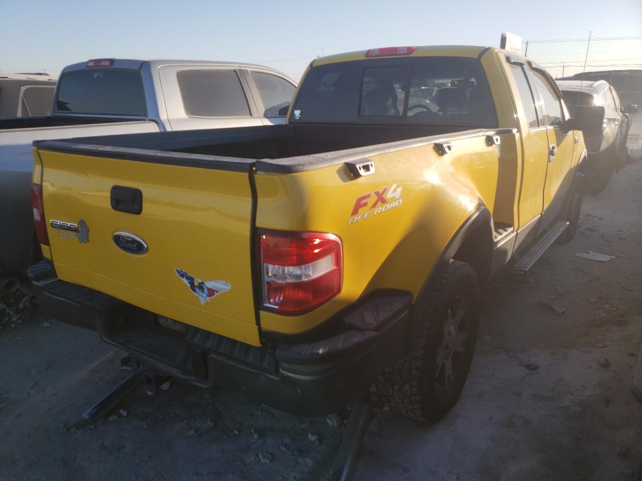 Photo 4 from auction – 2004 FORD F150 with VIN 1FTPX04564KA02927