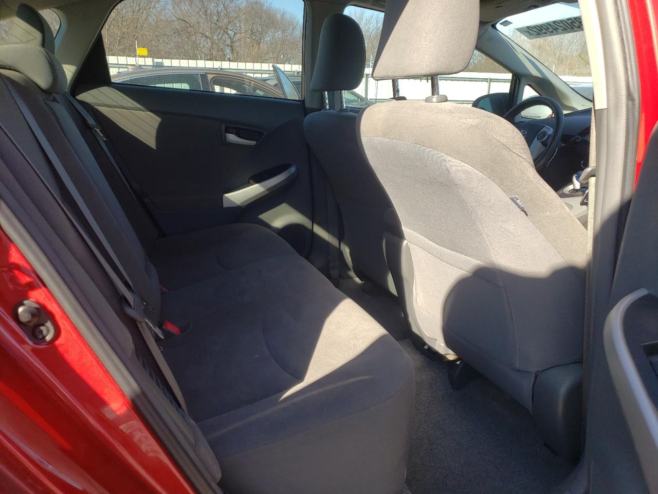 Photo 6 from auction – 2011 TOYOTA PRIUS with VIN JTDKN3DUXB0304352