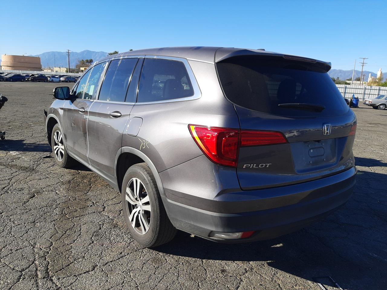 Photo 3 from auction – 2017 HONDA PILOT EX with VIN 5FNYF5H32HB028621