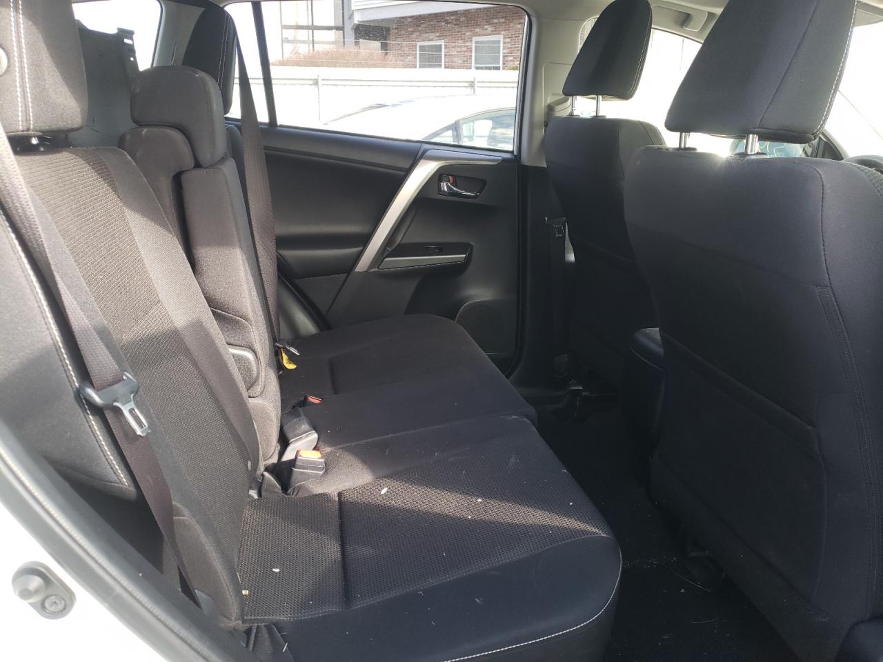Photo 6 from auction – 2017 TOYOTA RAV4 XLE with VIN JTMRFREV7HJ108099