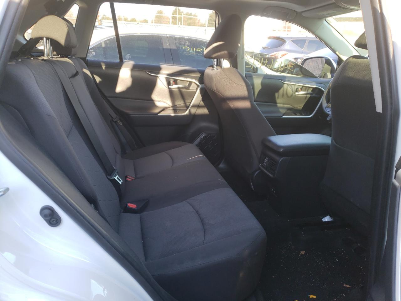 Photo 6 from auction – 2020 TOYOTA RAV4 XLE with VIN JTMP1RFV5LD062235