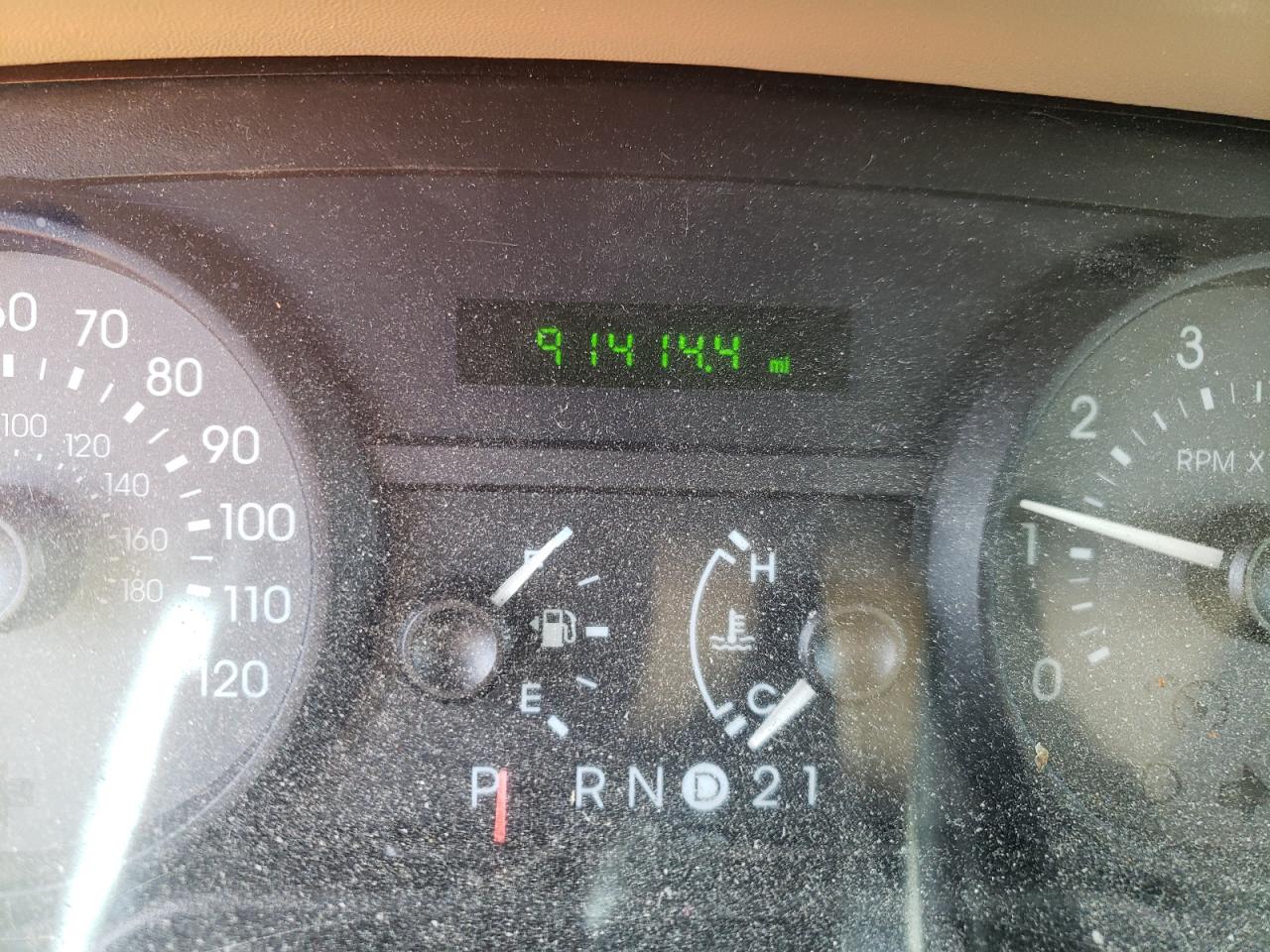Photo 8 from auction – 2007 MERCURY GRAND MARQ with VIN 2MEFM74V07X616448