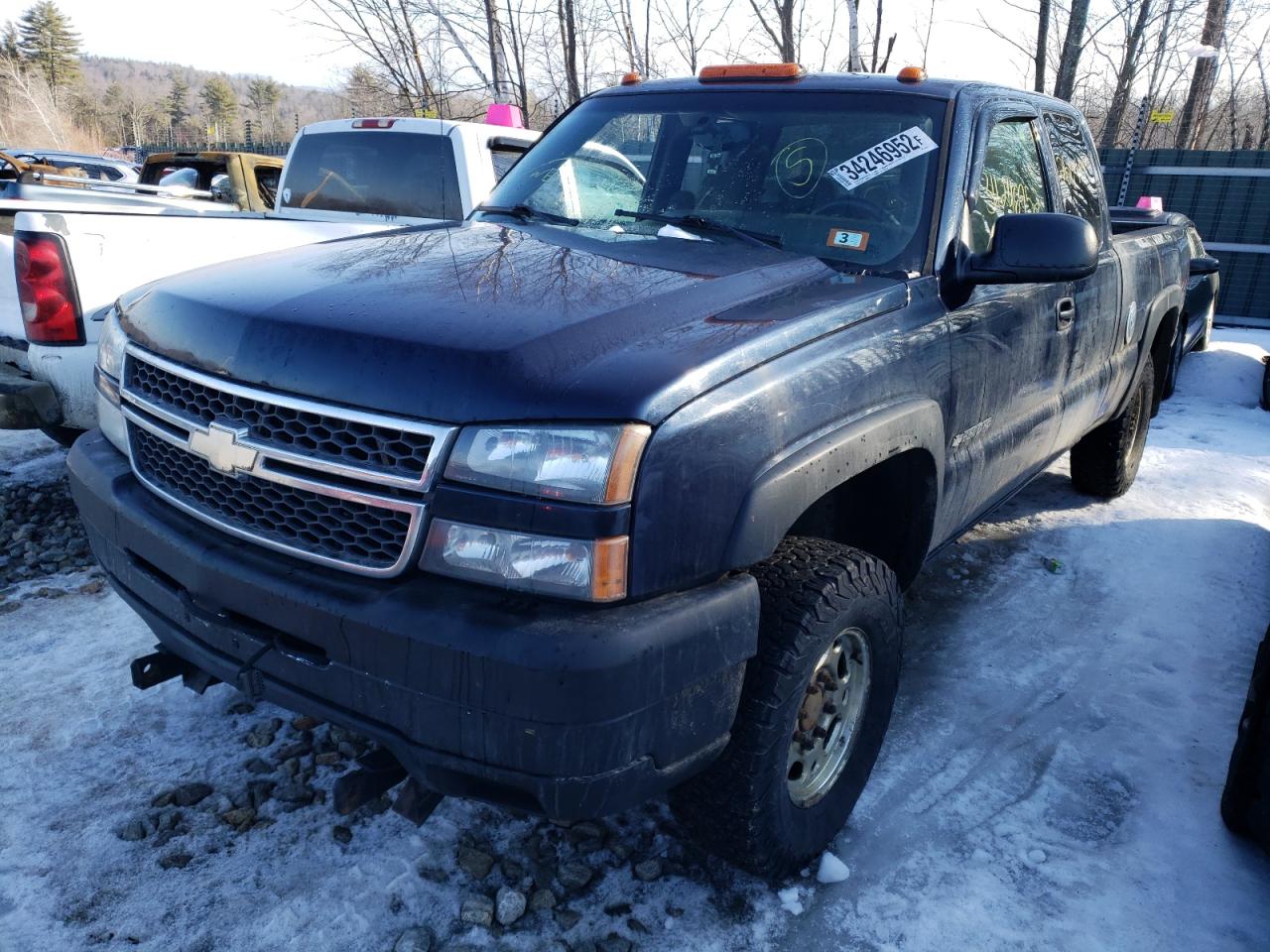 Photo 2 from auction – 2005 CHEVROLET SILVERADO with VIN 1GCHK29U55E149447