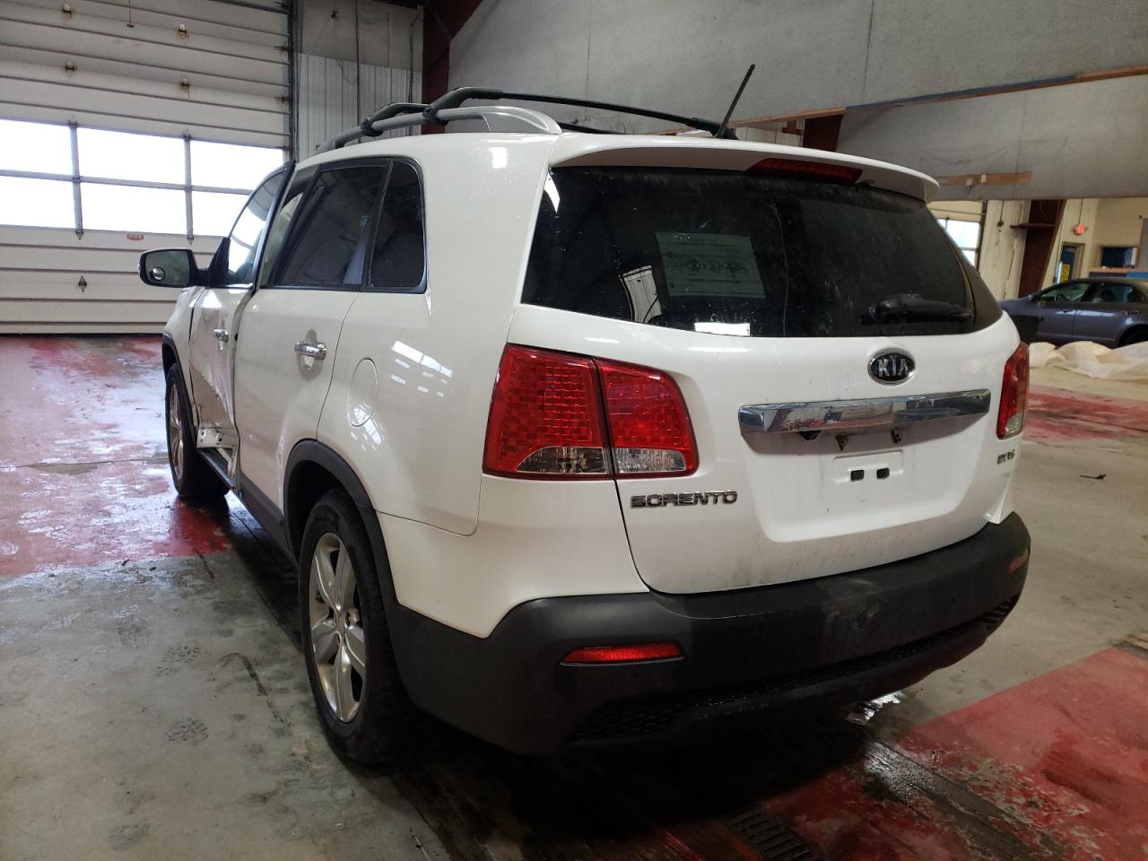 Photo 3 from auction – 2013 KIA SORENTO EX with VIN 5XYKUDA27DG369524