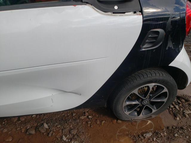 Photo 9 from auction – 2016 SMART FORTWO with VIN WMEFJ5DA8GK065766